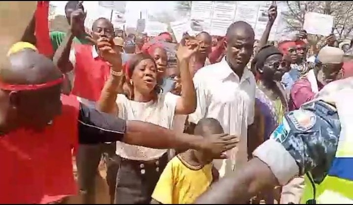 Ndiaw Bambaly (Kaffrine) : Les habitants manifestent pour de meilleures conditions de vie Ndiaw Bambaly (Kaffrine) : Les habitants manifestent pour de meilleures conditions de vie