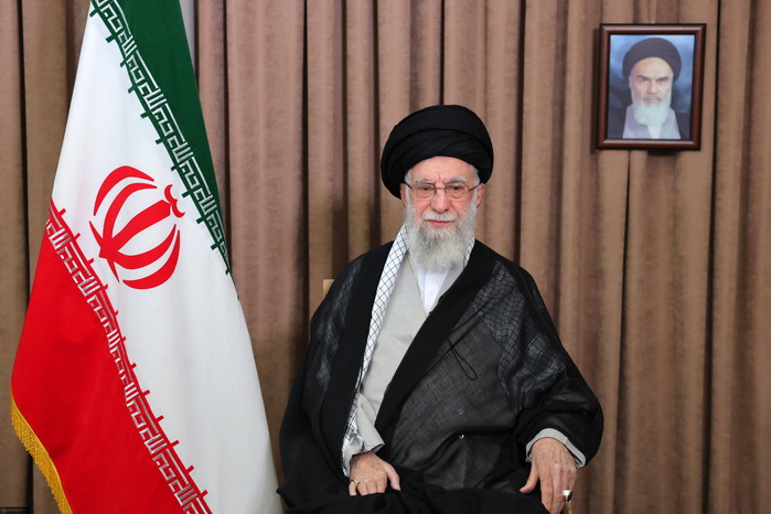 Khamenei: l'Iran "ne se rendra" jamais face aux Etats-Unis Khamenei: l'Iran "ne se rendra" jamais face aux Etats-Unis