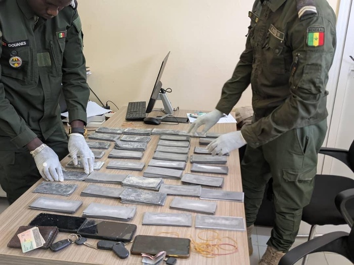 Lutte contre le faux monnayage et le trafic illicite: des billets noirs d’une contrevaleur de près de 1milliard 123 millions en francs CFA saisis à Ziguinchor Lutte contre le faux monnayage et le trafic illicite: des billets noirs d’une contrevaleur de près de 1milliard 123 millions en francs CFA saisis à Ziguinchor