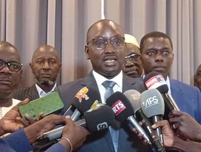 Saly : Le ministre Cheikh Tidiane Dièye annonce une réforme équitable du secteur de l’eau et réaffirme l’engagement de l’État pour un hivernage sans chaos Saly : Le ministre Cheikh Tidiane Dièye annonce une réforme équitable du secteur de l’eau et réaffirme l’engagement de l’État pour un hivernage sans chaos