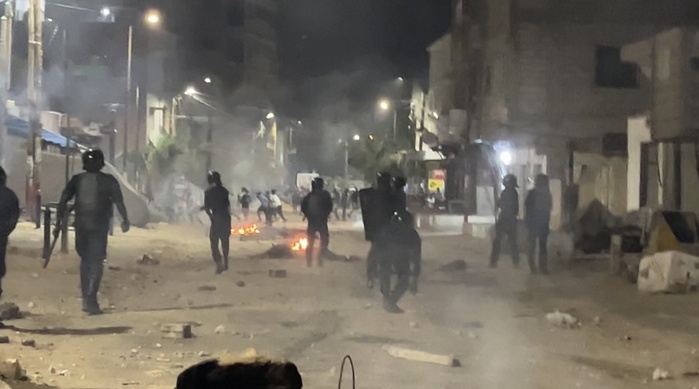 Cambérène en feu : après les funérailles de Thierno et Lamine, la colère explose à nouveau Cambérène en feu : après les funérailles de Thierno et Lamine, la colère explose à nouveau