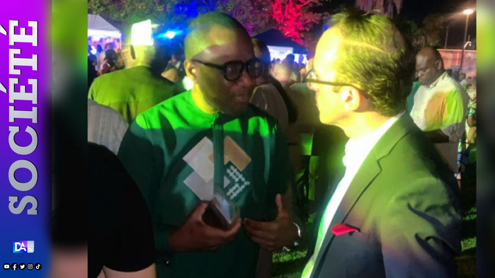 Ambassade des USA au Sénégal : Badara Gadiaga aperçu en pleine discussion avec le chef de la section politique, Michael Rosenthal. Ambassade des USA au Sénégal : Badara Gadiaga aperçu en pleine discussion avec le chef de la section politique, Michael Rosenthal.