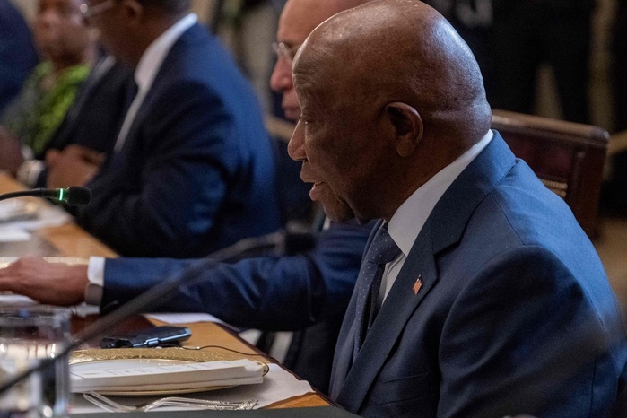 Trump félicite le président libérien pour son niveau d’anglais, langue officielle du Liberia Trump félicite le président libérien pour son niveau d’anglais, langue officielle du Liberia