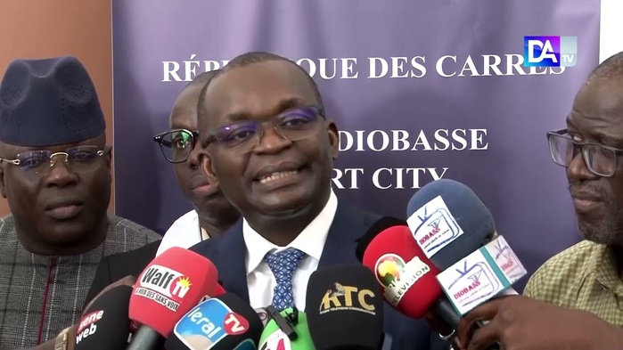 Extraits du livre « La République des Carrés – Notto Diobasse Smart City » : l’appel du maire Alioune Sarr en direction de l’État, de la Diaspora… Extraits du livre « La République des Carrés – Notto Diobasse Smart City » : l’appel du maire Alioune Sarr en direction de l’État, de la Diaspora…