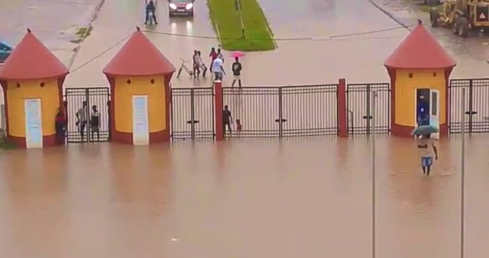 Ziguinchor : le stade Aline Sitoé Diatta submergé par les pluies
