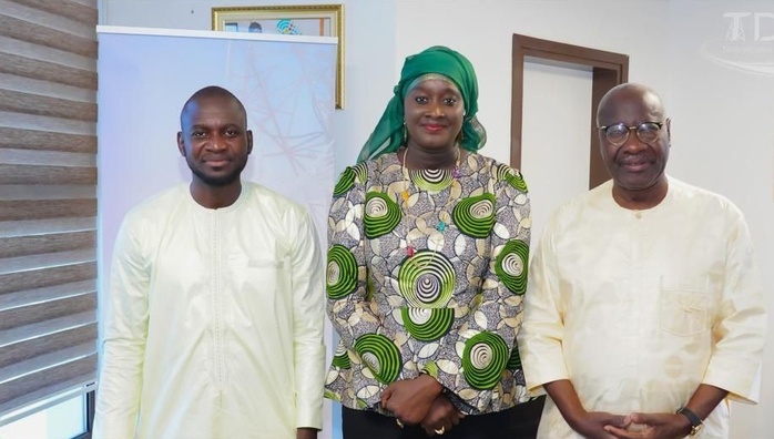 Passation de service entre El Hadji Ndiaye et Abdou Aziz Zoumarou, nouveau PCA de la TDS Passation de service entre El Hadji Ndiaye et Abdou Aziz Zoumarou, nouveau PCA de la TDS