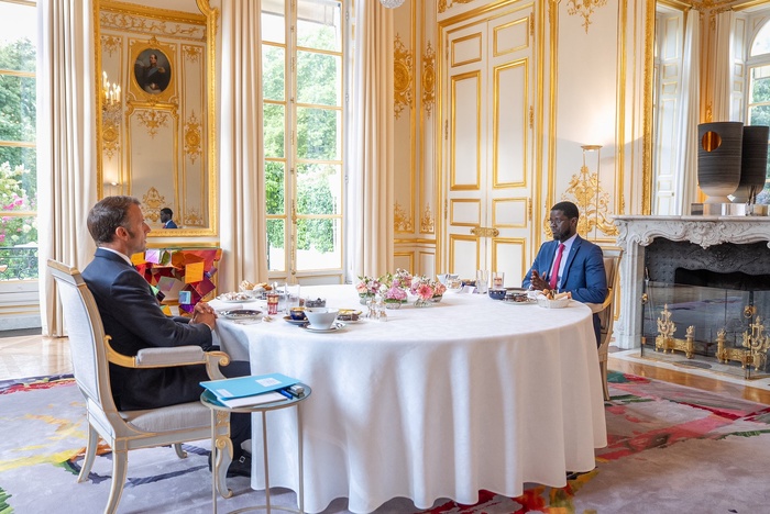 Petit-Déjeuner à l’Elysée : Bassirou Diomaye Faye et Emmanuel Macron passent en revue la coopération sénégalo-française