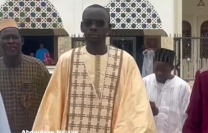 TOUBA- Abdoulaye Ndiaye ( chargé de communication de Farba Ngom) reçu par le khalife dénonce chantages et pressions politiques TOUBA- Abdoulaye Ndiaye ( chargé de communication de Farba Ngom) reçu par le khalife dénonce chantages et pressions politiques