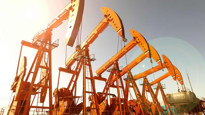 Le pétrole grimpe avec des sanctions contre la Russie qui se précisent
