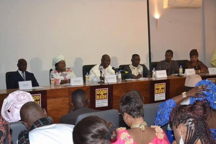 TABLE RONDE DES SENEGALAIS DE L'EXTERIEUR SUR LE REFERENDUM : Discours de Nata Samb Mbacké Administrateur du FAISE TABLE RONDE DES SENEGALAIS DE L'EXTERIEUR SUR LE REFERENDUM : Discours de Nata Samb Mbacké Administrateur du FAISE