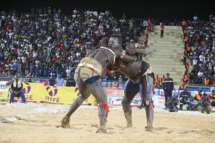 Les images du combat de Boy Niang 2 vs Garga Mbossé Les images du combat de Boy Niang 2 vs Garga Mbossé