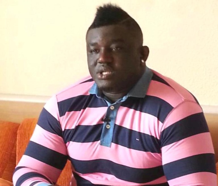 Après avoir accompagné le NON, le lutteur Balla Gaye II retourne sa veste et affiche le OUI Après avoir accompagné le NON, le lutteur Balla Gaye II retourne sa veste et affiche le OUI