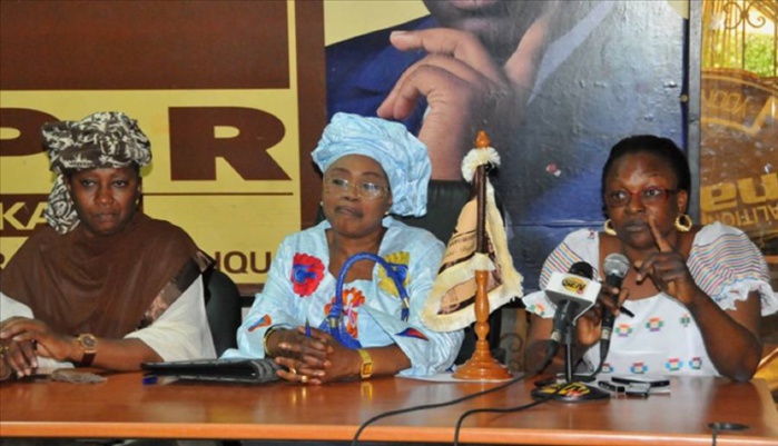 Référendum du 20 mars 2016 : Les femmes de Bennoo Siggil Sénégal votent OUI et feront voter OUI Référendum du 20 mars 2016 : Les femmes de Bennoo Siggil Sénégal votent OUI et feront voter OUI
