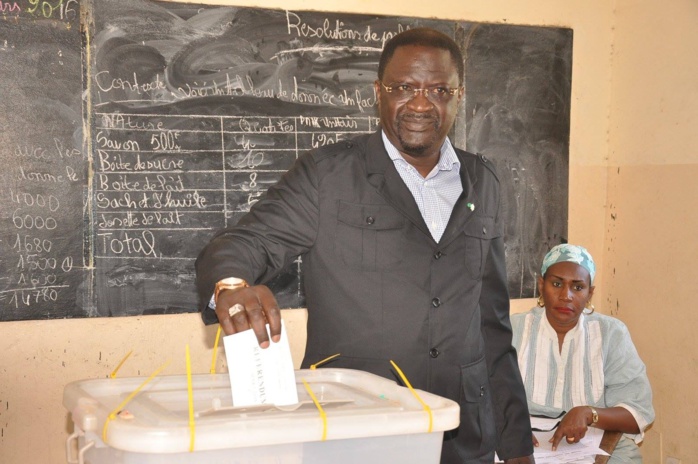 MÉDINA : Le Dr Papa Abdoulaye Seck fait tonner le Oui face à Bamba Fall MÉDINA : Le Dr Papa Abdoulaye Seck fait tonner le Oui face à Bamba Fall