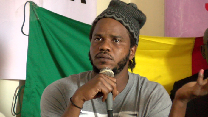 « Front Ñaani Bañna » : Thiat traite le projet de constitution de « chiffon » et prend la défense de Fadel Barro « Front Ñaani Bañna » : Thiat traite le projet de constitution de « chiffon » et prend la défense de Fadel Barro