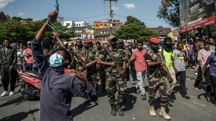 Des soldats malgaches rejoignent les milliers de manifestants à Antananarivo Des soldats malgaches rejoignent les milliers de manifestants à Antananarivo
