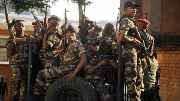 Madagascar: les militaires prennent le pouvoir après un vote de destitution du président Madagascar: les militaires prennent le pouvoir après un vote de destitution du président