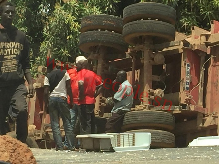 Grave accident sur la route de M'bour à hauteur de Diass Grave accident sur la route de M'bour à hauteur de Diass