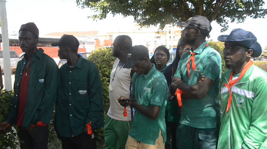 Kaolack- Les travailleurs de la Grande muraille verte, en brassards rouges pour réclamer 9 mois de salaire