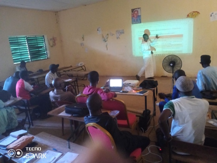 Linguère : l’Inspecteur Mamadou Barry à l’assaut du MOHEBS, les directeurs d’école en formation pour une meilleure appropriation de l’enseignement bilingue Linguère : l’Inspecteur Mamadou Barry à l’assaut du MOHEBS, les directeurs d’école en formation pour une meilleure appropriation de l’enseignement bilingue