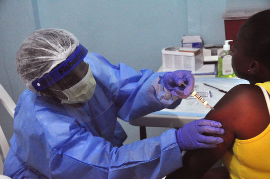 EBOLA : La Guinée teste un vaccin expérimental