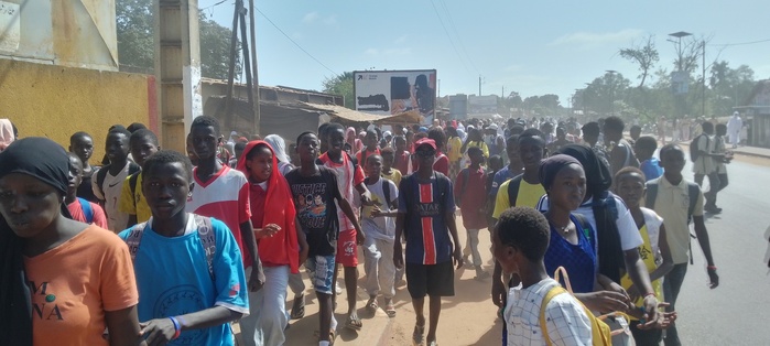 Diaobé-Kabendou (Vélingara) : les élèves du collège en grève pour réclamer des professeurs…