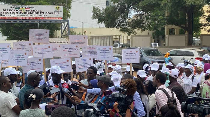 Mouvement d’humeur à la Direction de la Protection Judiciaire et Sociale : les travailleurs dénoncent une série d’irrégularités et menacent… Mouvement d’humeur à la Direction de la Protection Judiciaire et Sociale : les travailleurs dénoncent une série d’irrégularités et menacent…