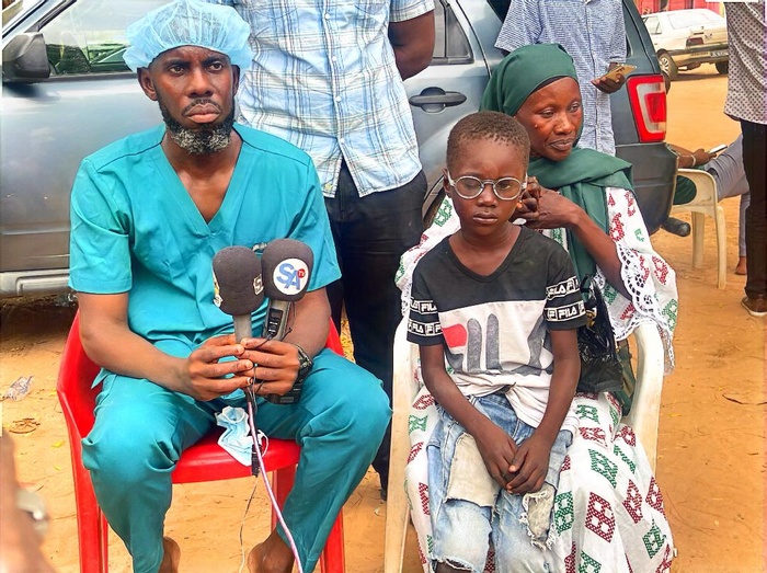 SANTÉ - « Chez l’enfant , l’opération des yeux pour cause de cataracte est extrêmement délicate et peut coûter jusqu’à 300 000 frs » ( Dr El Bachir Niang ) SANTÉ - « Chez l’enfant , l’opération des yeux pour cause de cataracte est extrêmement délicate et peut coûter jusqu’à 300 000 frs » ( Dr El Bachir Niang )