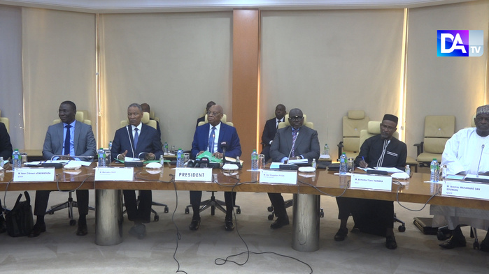 Dette globale des pays de l’UEMOA : « Elle a atteint 64% du PIB, mais il faut être vigilant… » (Jean Claude Kassi Brou, Gouverneur de la BCEAO) Dette globale des pays de l’UEMOA : « Elle a atteint 64% du PIB, mais il faut être vigilant… » (Jean Claude Kassi Brou, Gouverneur de la BCEAO)