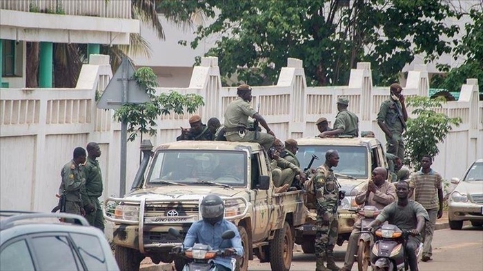 Bénin: une douzaine de militaires arrêtés, dont les auteurs de la tentative de coup d'État (sources militaires et sécuritaire) Bénin: une douzaine de militaires arrêtés, dont les auteurs de la tentative de coup d'État (sources militaires et sécuritaire)