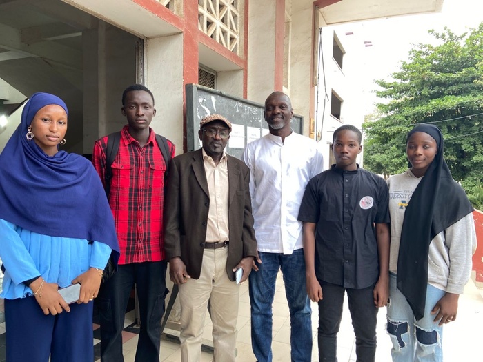 Centenaire du lycée Lamine Gueye : les élèves révèlent la trajectoire exceptionnelle du Dr Mohamed Diop, médecin et légende de la natation Centenaire du lycée Lamine Gueye : les élèves révèlent la trajectoire exceptionnelle du Dr Mohamed Diop, médecin et légende de la natation