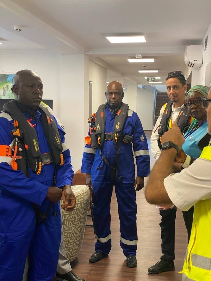 Saint-Louis / Visite sur la plate-forme gazière : le maire Mansour Faye en offshore Saint-Louis / Visite sur la plate-forme gazière : le maire Mansour Faye en offshore