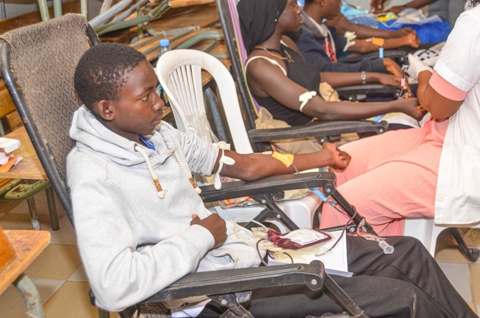 Journée de don de sang organisée par LASG80 : le Lycée Abdoulaye Sadji de Rufisque collecte 279 poches en une journée Journée de don de sang organisée par LASG80 : le Lycée Abdoulaye Sadji de Rufisque collecte 279 poches en une journée