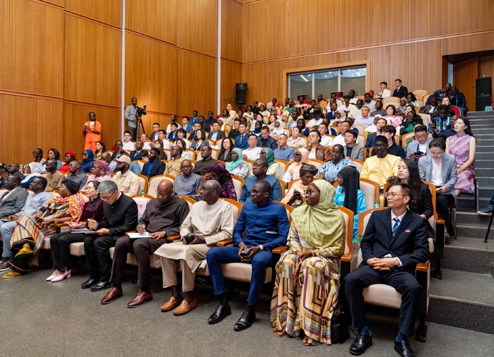 50ᵉ anniversaire de l’envoi de la mission médicale chinoise (Fujian) au Sénégal : une exposition photographique pour célébrer un demi-siècle de coopération sanitaire