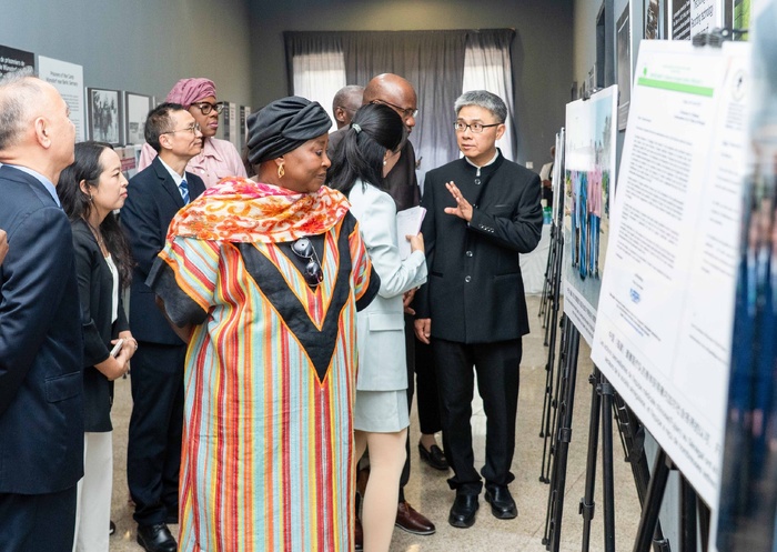 50ᵉ anniversaire de l’envoi de la mission médicale chinoise (Fujian) au Sénégal : une exposition photographique pour célébrer un demi-siècle de coopération sanitaire 50ᵉ anniversaire de l’envoi de la mission médicale chinoise (Fujian) au Sénégal : une exposition photographique pour célébrer un demi-siècle de coopération sanitaire