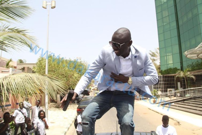 20 ans de IAM : PAPE DIOUF fait un "yeungueul" d’enfer pour les étudiantes 20 ans de IAM : PAPE DIOUF fait un "yeungueul" d’enfer pour les étudiantes