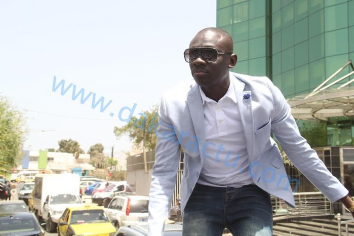 20 ans de IAM : PAPE DIOUF fait un "yeungueul" d’enfer pour les étudiantes 20 ans de IAM : PAPE DIOUF fait un "yeungueul" d’enfer pour les étudiantes