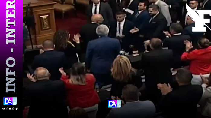 Venezuela : "Allez, Nico!", scandent les députés en soutien à Maduro Venezuela : "Allez, Nico!", scandent les députés en soutien à Maduro