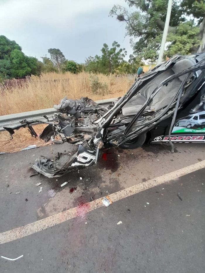 Farafénni : Un grave accident fait 7 morts et plusieurs blessés Farafénni : Un grave accident fait 7 morts et plusieurs blessés