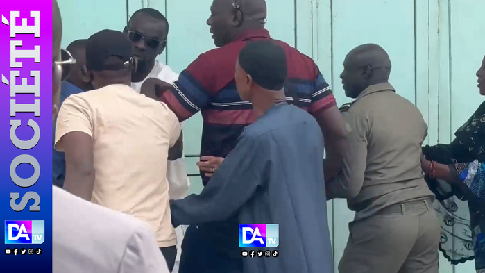 Farba Ngom introuvable au pavillon spécial : Ses militants expriment leur colère devant l’administration pénitentiaire Farba Ngom introuvable au pavillon spécial : Ses militants expriment leur colère devant l’administration pénitentiaire