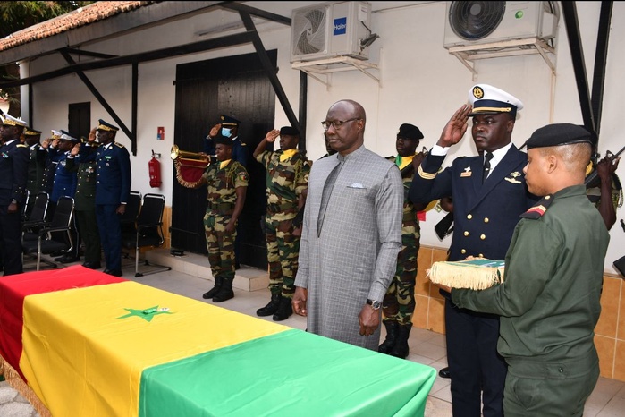 Levée de corps du soldat Cheikh Manga, décédé en Centrafrique : L'Armée rend hommage à un soldat exemplaire