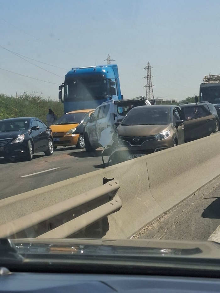 Accident sur l’autoroute à péage : Ralentissement du trafic à hauteur de l’usine Senico Accident sur l’autoroute à péage : Ralentissement du trafic à hauteur de l’usine Senico