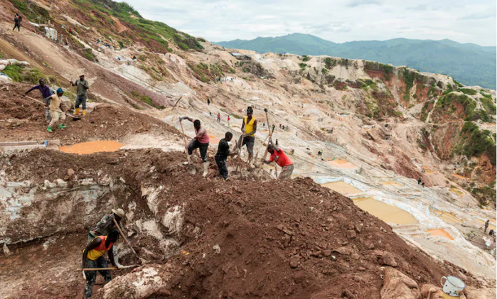 “La colline s’est écroulée”: près de 200 morts lors d’un éboulement sur un site minier en RDC “La colline s’est écroulée”: près de 200 morts lors d’un éboulement sur un site minier en RDC