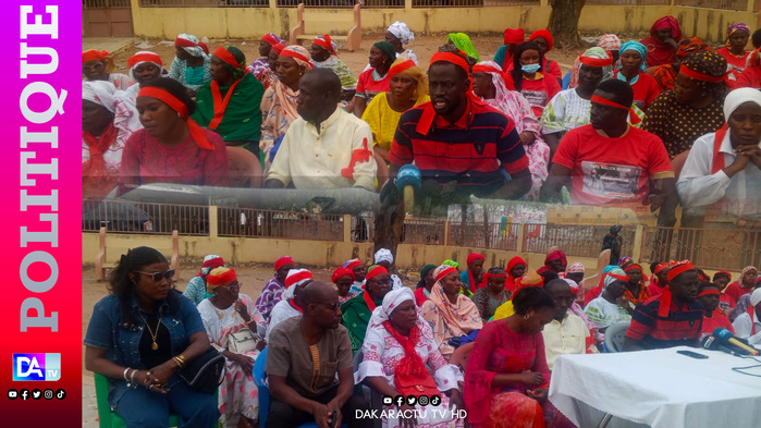 Guinguinéo : Les soutiens de Pape Malick Ndour, en brassards rouges, réclament sa libération