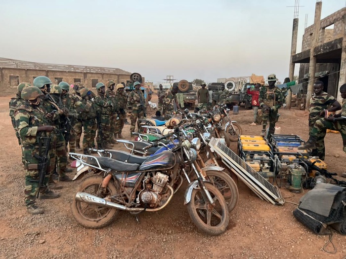 Armée : Démantèlement de deux sites d’orpaillage clandestin dans le département de Saraya Armée : Démantèlement de deux sites d’orpaillage clandestin dans le département de Saraya