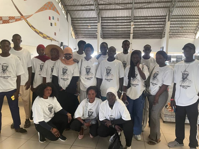 Gorée: Les étudiants et élèves Wolofs de "Ceew" déposent un mémorandum à la municipalité pour une demande de résistance des esclaves wolofs Gorée: Les étudiants et élèves Wolofs de "Ceew" déposent un mémorandum à la municipalité pour une demande de résistance des esclaves wolofs