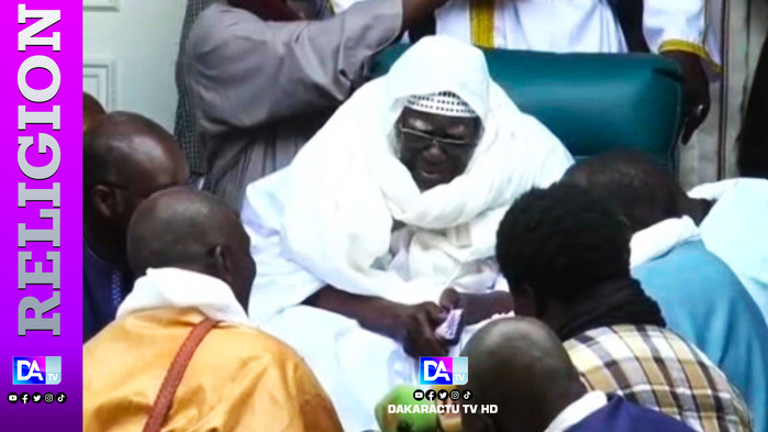 TOUBA - Le khalife des Baayfall remet à Serigne Mountakha un aadiya de 500 millions de francs