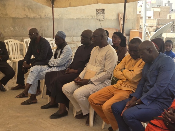 Décès de l’étudiant Abdoulaye Ba : Le recteur de l’UCAD, Alioune Badara Kandji, a rendu visite à la famille du défunt pour présenter ses condoléances Décès de l’étudiant Abdoulaye Ba : Le recteur de l’UCAD, Alioune Badara Kandji, a rendu visite à la famille du défunt pour présenter ses condoléances