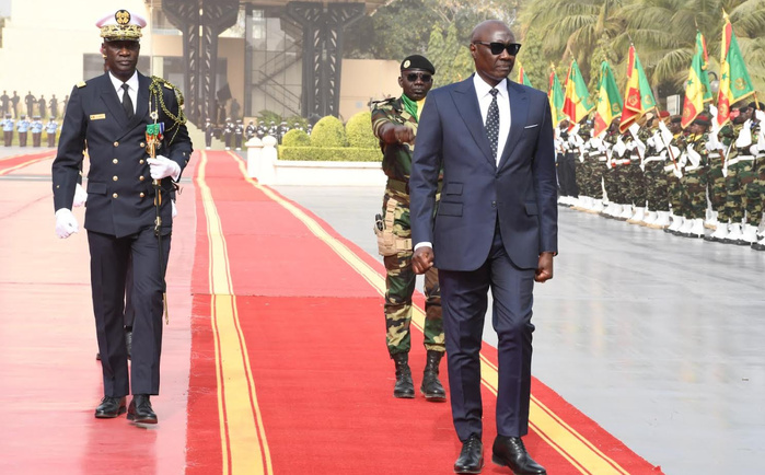 Installation du CEMGA : le Vice-Amiral d'escadre Oumar Wade rend hommage au Général (2S) Mbaye Cissé Installation du CEMGA : le Vice-Amiral d'escadre Oumar Wade rend hommage au Général (2S) Mbaye Cissé