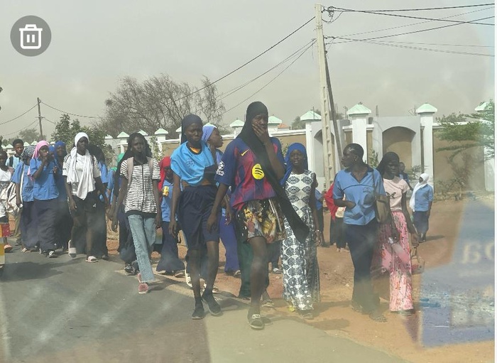 MBACKÉ- Lycéens et collégiens délogés par des étudiants - la libération de Demba Kâ, natif de la ville, exigée MBACKÉ- Lycéens et collégiens délogés par des étudiants - la libération de Demba Kâ, natif de la ville, exigée